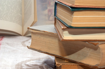 汽车无缘无故被别人划了怎么办