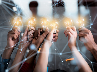 分析仪《扁鹊见蔡桓公》给予扁鹊在此医患沟通中提出一条建议？