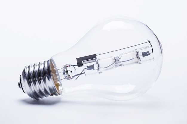 分析仪《扁鹊见蔡桓公》给予扁鹊在此医患沟通中提出一条建议？